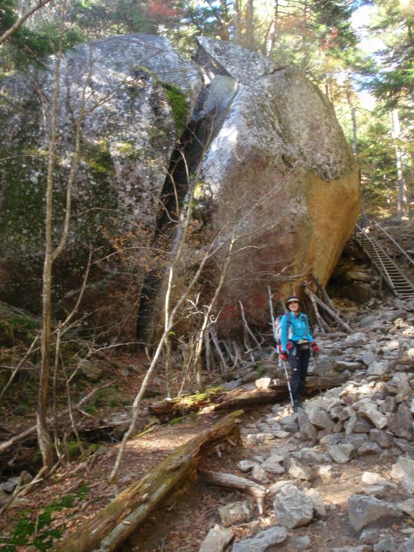 桃太郎岩。デカッ！
